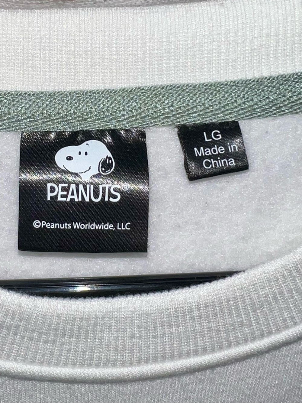 Peanuts 🥜 Cream Scenic Snoopy Crewneck Sweater with Forest Graphic - Picture 15 of 15